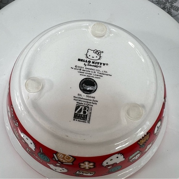 Sanrio Hello Kitty Christmas Ceramic Sweet Treats Pet Food Bowls - Set Of 2 - Picture 6 of 12